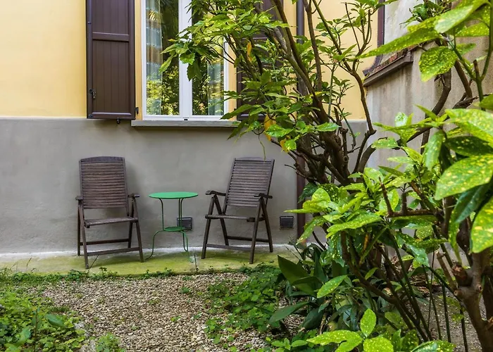 Belle Arti Gallery Garden House