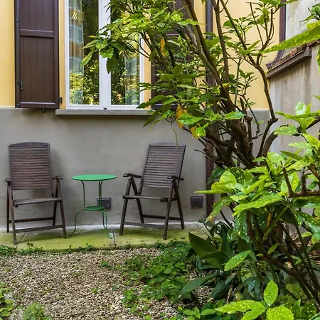 Belle Arti Gallery Garden House