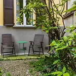 Belle Arti Gallery Garden House